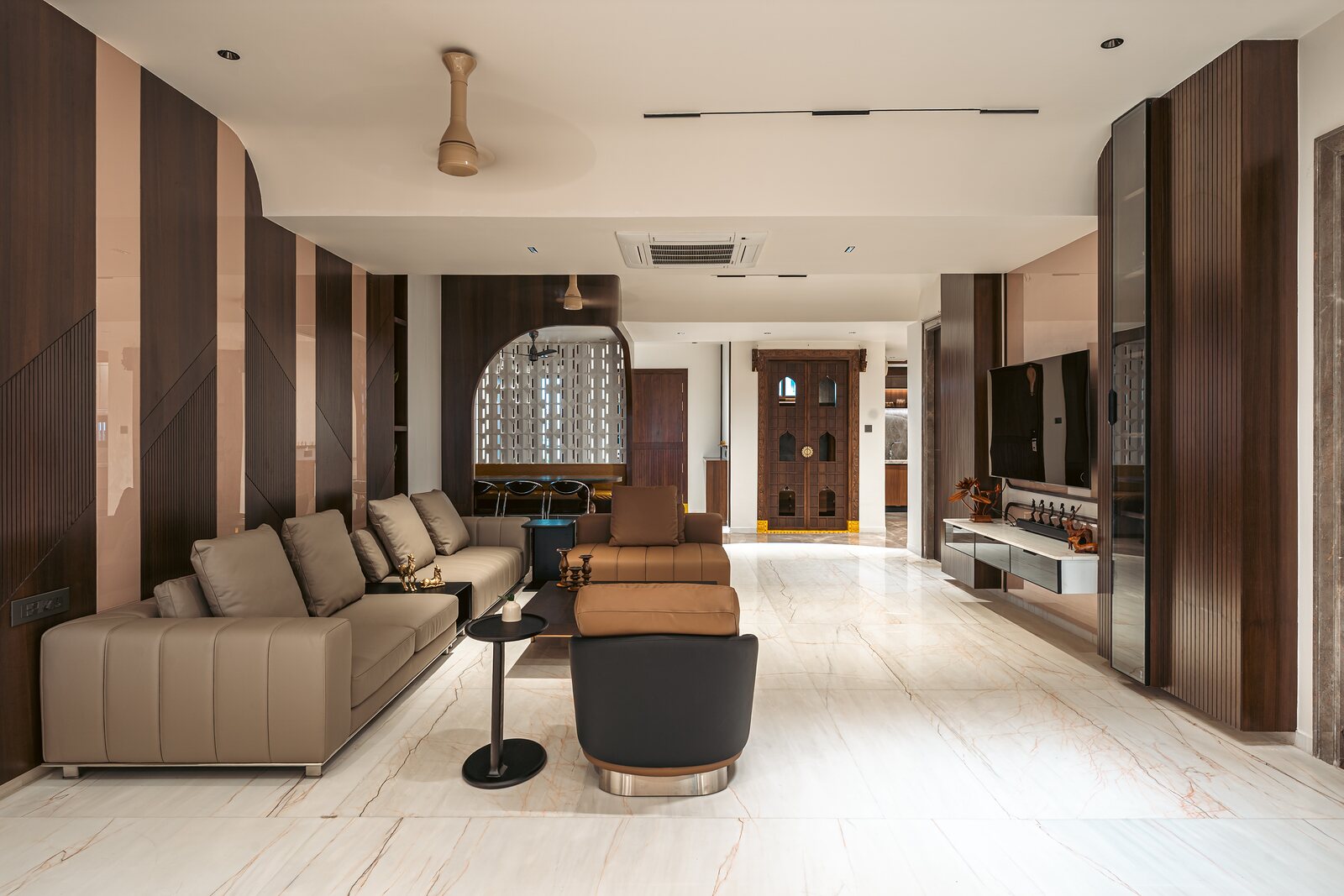 A long gallery links the living spaces.