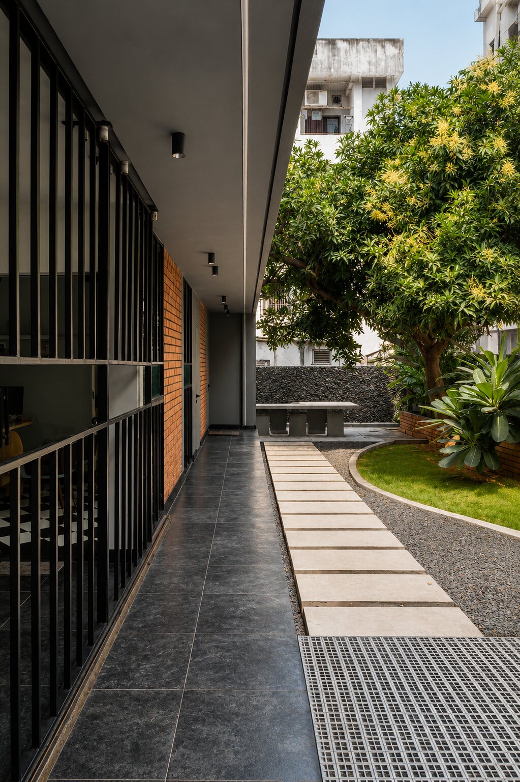 The side corridor to the garden.